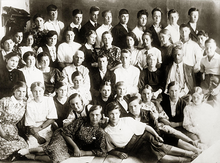 Тетюшская средняя общеобразовательная школа №1, первый выпуск военного времени, 1942-й