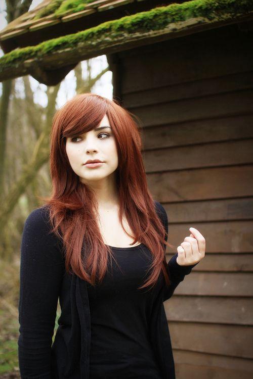 Прически на длинные волосы с челкой. Стрижки на длинные волосы каскад с челкой