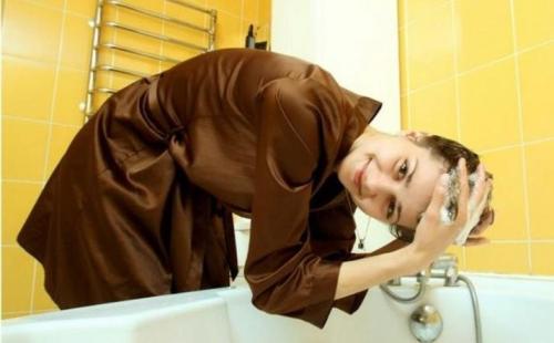 Гладкая прическа на средние волосы. Вариации волнистых причесок с элегантной укладкой 43