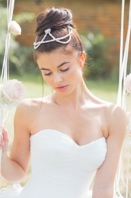 Свадебная прическа высокий пучок